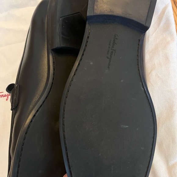 Size 11D Ferragamo men’s loafers. The bit flips over for a black with silver. main image 6
